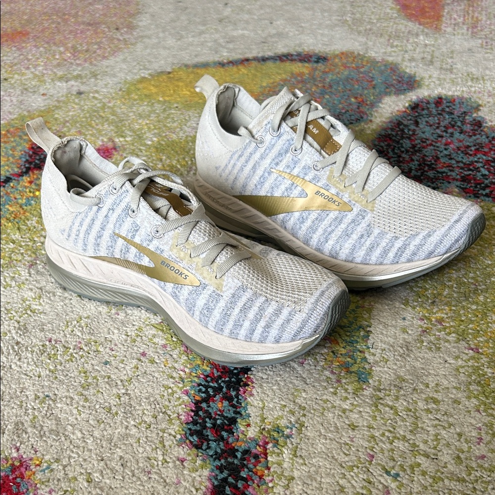 Brooks Women's Sneakers - Cream and Gold